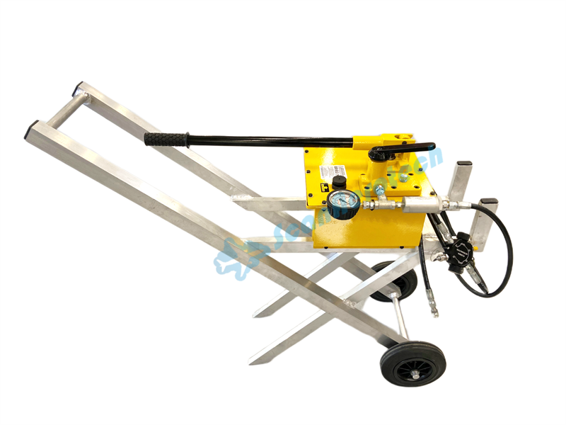 COM-1532 NLG - MLG SHOCK STRUT SERVICING CAR A/C ON GROUND   